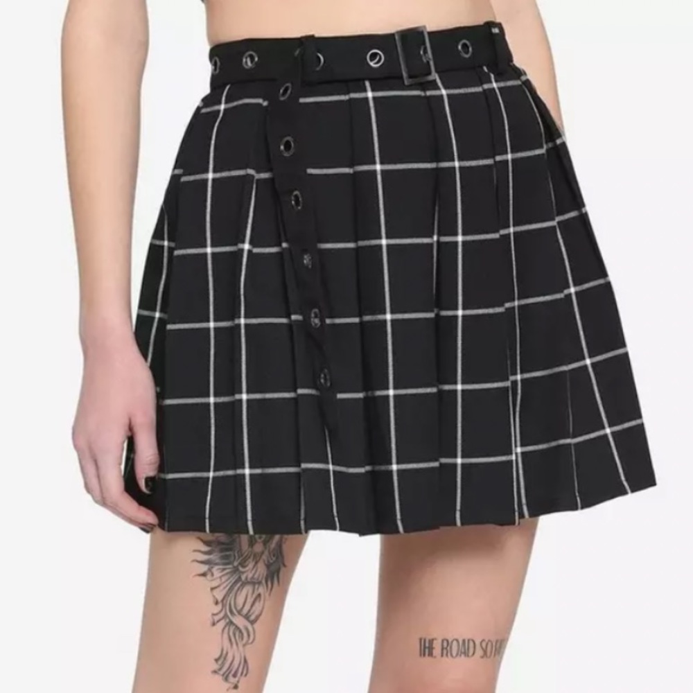 Hot Topic Plaid Pleated Mini Skirt with Grommet Belt
